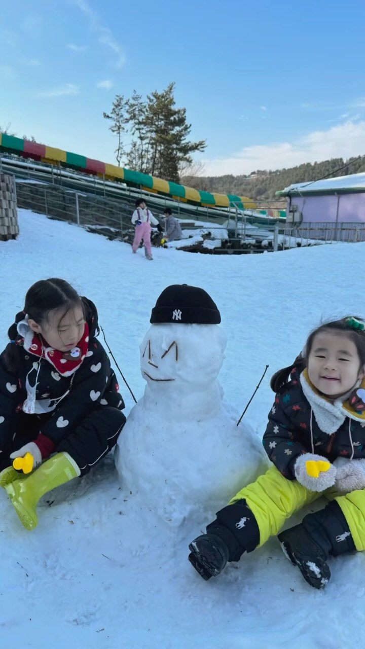 ,
하나은의 우당탕탕 행복한 겨울방학 ⛄️❄️ 
게으른 나 ,, 올해사진 ,, 내년 되기전에 올려보기,, 🙃👨‍👩‍👧‍👧

#2023년겨울방학 #5살 #7살 #눈썰매장 #겨울방학기록
,
,

#육아소통 #육아일상 #육아 #황금돼지띠맘 #일상 #인스타베이비 #젊줌마 #딸맘 #럽스타그램 #육아공유 #셀카 #셀피 #셀스타그램 #선팔 #맞팔 #육아일기 #selfie #좋아요반사 #selca #selstagram #좋아요 #좋아요반사 #먹스타그램 #ootd #dailylook