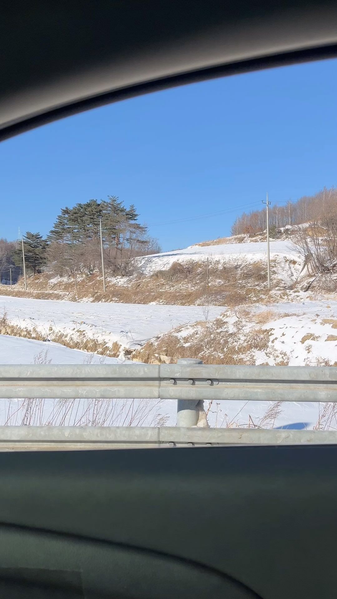 윗지방 사람들에겐 흔한뷰 이겠지만 부산여자 에게는 그저 황홀한 뷰❄️⛄️🤍🤍🤍🤍