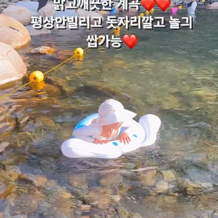 여름엔 계곡이쥬...
물이 너무맑아 꽤 큰 물고기떼가 발옆으로 후다닥 
경남쪽 제일맑은계곡아닌가싶당..
멀지만 온 보람이있어 새벽6시에 평상선착순 끝난다는데
실화냐 ㄷㄷㄷ

#경남계곡 #계곡평상 #여름휴가 #계곡짱 #선착순평상
#경남가볼만한곳 #산청계곡 #산청여행