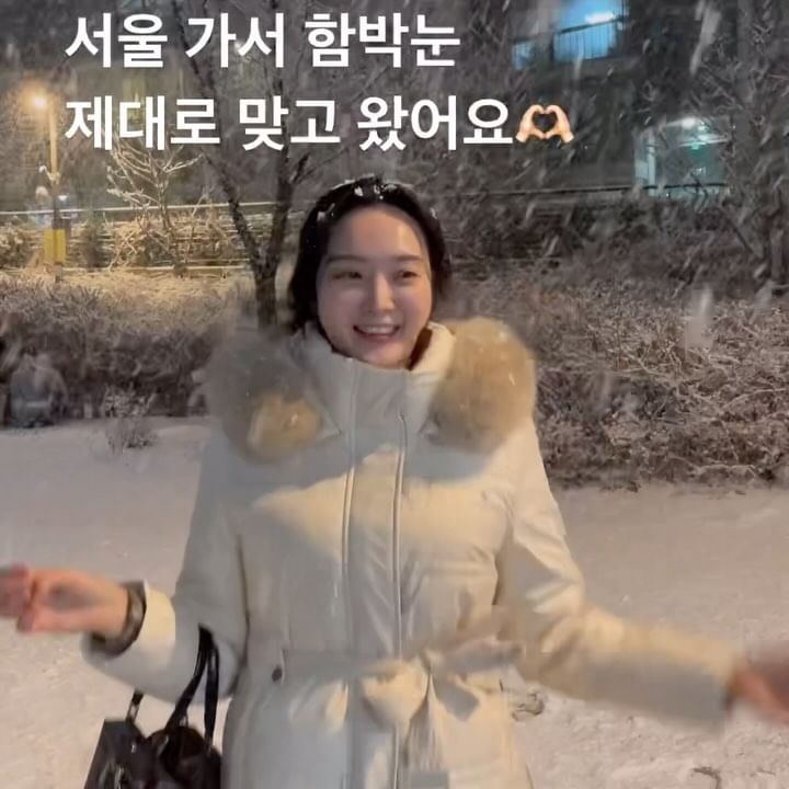 몇 년 만에 보는 함박눈인지 씬났지만
다음날엔 도로가 다 얼어서
빙판길 사고 많이 나겠더라구요😭
조심 또 조심합시다⚠️