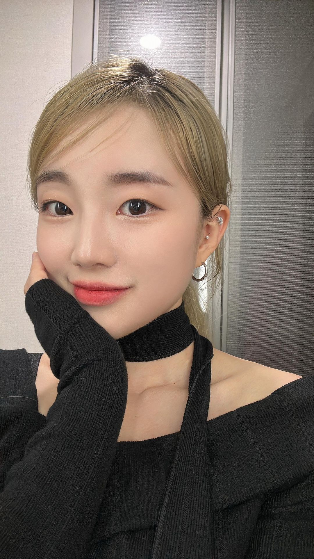 #협찬 국내외 최초 듀얼 타입 헤어 마스카라 나르카💛
딱딱하게 굳지 않아서 자연스러운 잔머리 스타일링 하기에 너무 좋아요!
그냥 쓱쓱 빗어주기만 해도 연출이 쉬워서 똥손도 가능➿
요즘 제 헤어스타일링 필수템이라구요✨

@narka_you

#예지_추천템 #나르카 #나르카헤어마스카라 #헤어마스카라추천 #듀얼타입헤어마스카라 #나르카스타일 #narka
