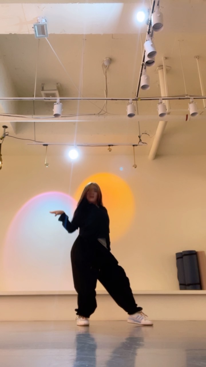 다음엔 벗고춰야지 🤟🏻🎉

#reels #reelschallenge #dance #dancechallenge #tonechoreography #dancer #leellamarz  #예쁜여자가좋더라챌린지 #릴러말즈