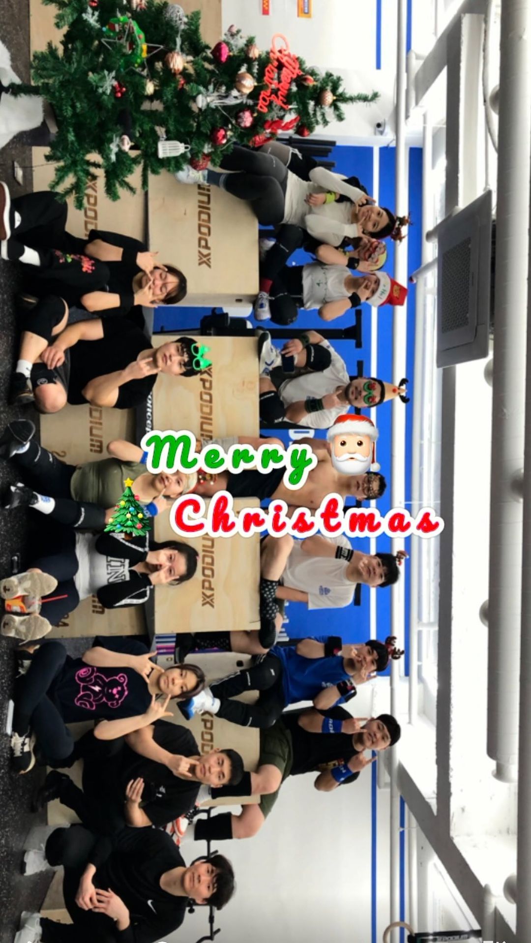 와드 덕분에 담벼락 잘 넘는 산타 됨🎅🏻✌️
@z.hyuuun 팀와드로 폭풍 성장중..🥸
.
Team of 2 / 40min
IN: 2023m cardio
3R
12 Burpee Box Getover
25 Clean
12 Burpee Box Getover
25 C2B
12 Burpee Box Getover
25 S2O
Out: Max Thruster
.
🐿️ 모든 장비는 @crossfit_airsquirrel 
(DM 주시면 10% 할인쿠폰 발급해드려요)
.
🏋🏻‍♀️ @crossfit_haechi_sb
👕 @ot_obsessed