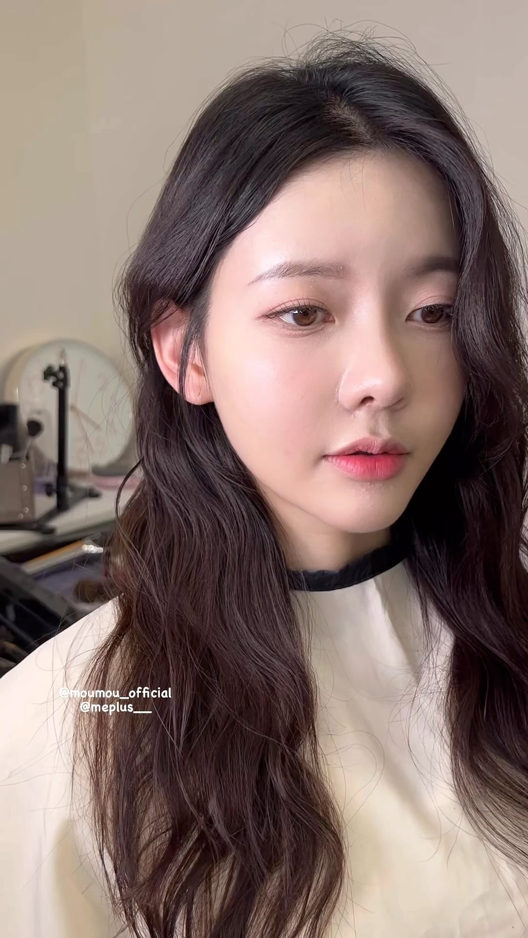 웜쿨을 넘나드는 뽀용뽀용한 메이크업을 완성시켜주는 #모우모우 립제품 런칭D-4
크리미하면서 매트한 질감으로 뭉침없이 립+치크 로 함께 연출가능한 제품💖

#moumou #프로페어링틴트 #페어링틴트 #모우모우프로페어링틴트  #매트립스틱 #쿨톤립 #메이크업하는이영 #메이크업아티스트이영 #샵미플러스 #아이돌메이크업 #쿨톤메이크업 #협찬 #대구메이크업 #대구퍼스널컬러