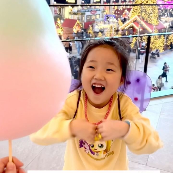떡국 한그릇씩 드시고 새해 맞이 하셨나요?
저도 오늘 아침 떡국먹고
또 한살이 추가 되었네요!😰

여러분 모두 건강하고 행복한 2024년 되세요❤️

#해피뉴이어 #반가워2024년 #육아맘 #파이팅 #워킹맘 #육아일상 #육아소통