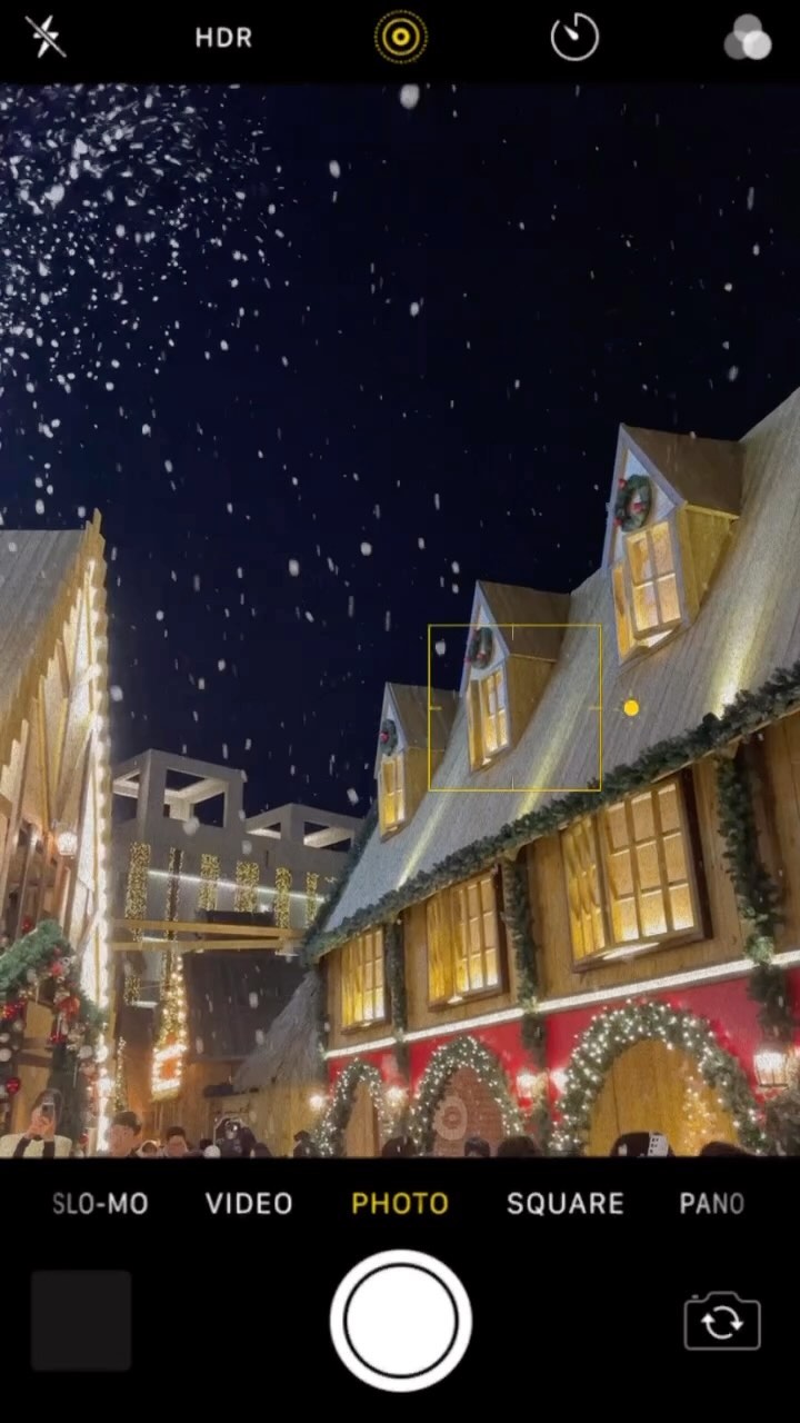 🎄Christmas 🎄
.
이브전날 급 으로 여수!! 
⏰오후8시 이후로 도착하니 빠지는 차량도 많아 주차도 간편했고
(라테라스리조트 공용주차장이에요) 

🏷️현장 발권하기에 줄도 길지 않았고
(예매하고 도착해도 팔찌착용해야해서 대기줄 서야해요)

📸사람들도 어느정도 빠지고 가서 그런지 사진 대기도 많이길지않았어요 

☃️8:30분엔 딱 눈도 내려주고 나이스 타이밍!!
*평일18:00 - 21:00 1시간 간격
*주말18:00 - 21:30 30분 간격

저녁시간대에 여유롭게 놀고 사진찍고 오세요 

계획없이 급으로 갔는데 크리스마스 느낌 제대로 만끽☃️

📍위치: 전남 여수시 돌산읍 진모1길 29-12
#여수라테라스리조트 #윈터빌리지

.
.

#여수가볼만한곳 #여수윈터빌리지 #급여행 #여행스타그램