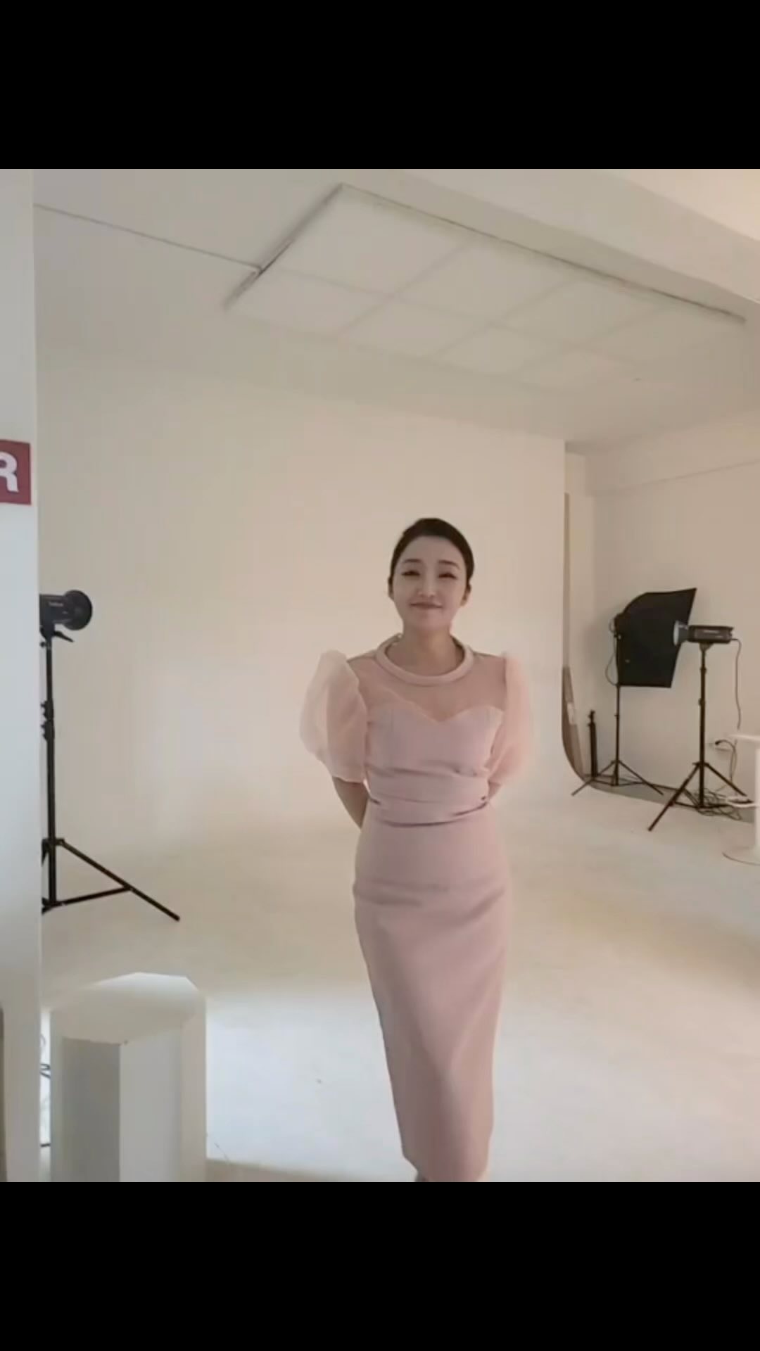 2023년은 앞만보며 달려오던 저에게 휴식기 같은 해였던 것 같아요!
주변정리는 물론, 다쳐서 2달이 넘는 시간동안 강제 휴식이 되기도 하였고 그동안 미뤄왔던 스마트 스토어 시작

운이 좋게 mc 데뷔까지..
2024년은 저를 위해 많은 것들을 해보려고 합니다!

우리 함께 달려요 2024!! 💜

한 해 마무리 잘하시고 새 해 복 마니 받으세요💜