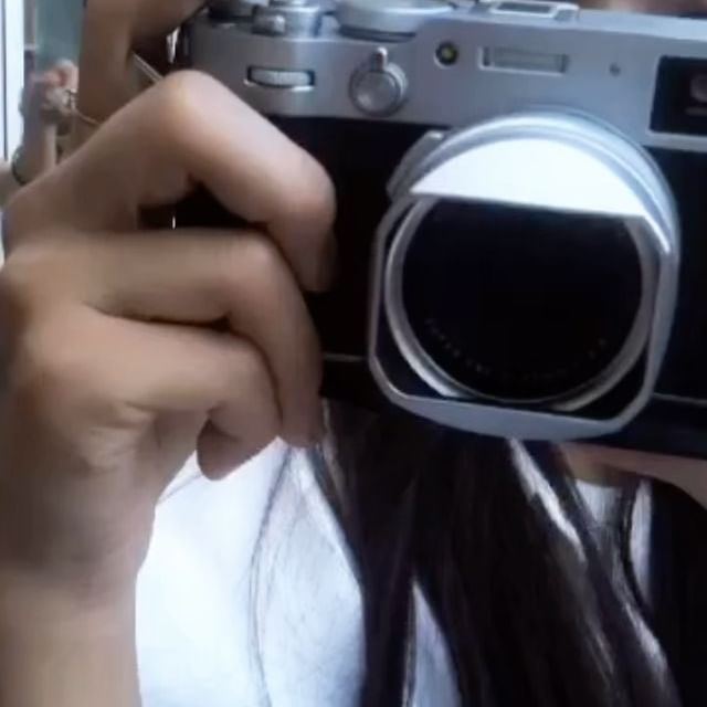 햇살이 좋았던날 담아두고 싶던🌤️

#filmisnotdead #filmcamera #camcorder
#vintigecamera #analoguevibes #filmphotography #캠코더 #아이폰3gs #아날로그감성 #빈티지카메라 #인물촬영 #필름감성 #늦여름 #reels #허회경