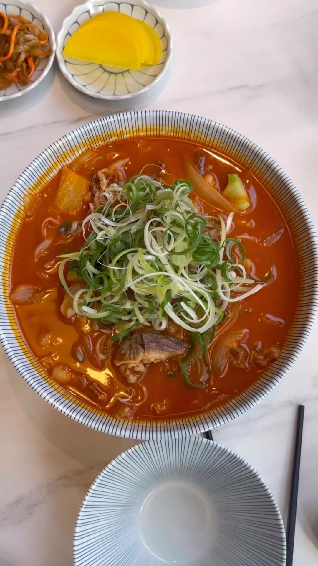 #협찬
안녕하세요 소혜입니다!!
오늘은 분위기 좋고 맛있는 음식점을 소개 해 드리려고 합니다!
그곳은 바로 서면 린선다이닝입니다!!

매장이 엄청 깨끗하고, 분위기도 좋아 데이트 코스 혹은 부모님과의 식사로도 좋은 공간으로 보였습니다!

그리고 제가 먹은 음식은 꿔바로우, 멘보샤, 파채차돌짬뽕입니다!!

먼저 파채차돌짬뽕은 국물이 너무 맛있고, 차돌이랑 파채랑 함께 먹으니 더 맛있더라고요!!

두번째 멘보샤는 새우가 톡톡 느껴지고, 바삭한 맛이 너무 맛있었습니다!!

마지막으로 꿔바로우는 소스도 너무 맛있고 바삭하니 좋았습니다!!

정말 부모님을 모셔와서 먹고 싶은 곳으로 추천합니다🩷

#협찬 #린선다이닝 #서면맛집 #서면중식 #전포맛집 #전포동맛집 #부전동맛집 #꿔바로우 #파채간짜장 #파채차돌짬뽕 #짬뽕맛집 #간짜장맛집 #서면린선다이닝 #서면회식 #서면중국집 #서면중화요리