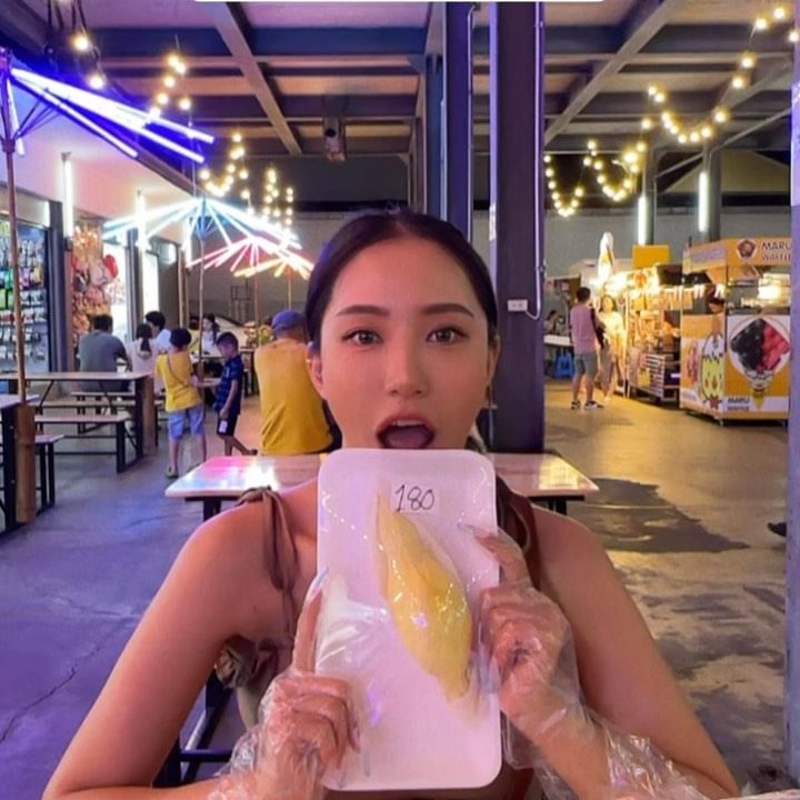 태국 5박 7일 여행✈️

코로나 끝나고 첫 해외여행이라 
많이 먹고 잘 놀아서 그런지 +2kg 얻어서 돌아왔어요 하하…😵‍💫
음식도 잘 맞고 하루 지나갈 때마다 너무 아쉬운 거 있죠 ㅠ 5박도 정말 짧다 😭

방콕 여행 다녀오신 유튜버분들 거 많이 찾아봤는데
추천 장소도 너무 많아서 다 먹고 보고하려면 2주는 있어야겠더라고요

제 여행 일정도 공유합니다ㅎㅎ 

🔹1일차&2일차
- 방콕 새벽 2시 도착 >> 파타야 숙소 택시이동 2시간 소요
(택시는 현지에서 그랩이나 볼트 앱 깔아서 가시는 게 더 저렴합니다. 흥정하면 4만 원도 가능)
- 10시 네일 숍 예약
(풀 연장+아트+패디까지 해서 3만 원대! 현지에서하면 색다른 경험입니다 ㅎㅎ)
- 호텔 근처 Focus Thai Food & Drink 점심 여기 맛집..
- 아바니 호텔 체크인&수영
- 오후8시 걸어서 워킹스트리트 공연&저녁밥&클럽
(여기는요..알고가도 놀랍고 모르고 가도 놀라워요 새로운 문화)
- 마사지로 마무리!

🔹3일차
- 아침 조식 후 10시 코끼리 목욕!
 (코끼리 타고 관광하는 여행도 있는데 리뷰가 목욕이 진짜 기억에 남는다고 해서 선택! 코끼리 언제 씻겨보겠어🥺 동물 좋아하면 강추!)
- 터미널 21에서 점심
- 그레이스 스파 마사지 (파타야에서 제일 좋은 마사지 샵이라고합니다!)
- 데파짓 야시장에서 저녁 (썽태우나 오토바이 택시도 타보시면 재밌어요. 전갈튀김,두리안,망고밥,굴전등 맛있는거 많음)
- 풋 마사지 

🔹4일차
- 요트투어 (8:30 - 5:30)
 (스노클링, 점심 제공, 원숭이섬 투어, 댄스파티 다 너무 재밌었어요🫶)
- 택시 타고 방콕 숙소로 이동 4만원(아속역)
- 터미널 21 have a zeed 저녁 수박스무디&오렌지주스 맛있었습니다!
- 빅C 마트 기념품 구매 (김과자,트리트먼트,냉각생리대,차 등등)

🔹5일차
- 수상시장&위험한 시장&왕궁 투어 7:50 - 6:30
(코끼리 바지가 3800원!! 가족들 거 다사오고ㅋㅋ 코코넛 그릇 1개 바가지써서 저렴이 매장 가서 1개 더 구입했어요 이건 3000원이(90바트) 잘산금액!)
- 저녁 터미널21 지하에서 포장 호텔에서 식사
- 저녁에 카오산로드 9시 출발! 
(진~~짜 시끄러워서 대화가 잘 안되고 거리 자체가 워낙 핫해서 보는 거로도 정신없고 재밌었어요.0-0 여기도 새로운 느낌)

🔹6일차&7일차
- 아침 조식 먹고 체크아웃 >>호텔에 짐 맡기고 택시로 아이콘 시암 (이날은 이제 피곤해서 ㅋㅋㅋ 화장도 안 했어요)
- 아이콘시암 &쑥시암 구경하고  조식이 소화가 안돼서 디저트로 미슐랭 팡챠 빙수 (망고 빙수랑 고민하다 왠지 뻔할 거 같아서 홍차 빙수로 초이스!)
이거 진~~짜 맛있었어요 토핑부터 찐한 홍차 얼음에 단맛까지 다 내스퇄…👍❤️
- 아이콘 시암 앞 눔차 마사지 1시간 (여기 정말 잘해요ㅠ 90분할껄)
- 툭툭 타고 차이나타운 가는 배까지 이동 >> 150원 주고 배 건너 10분 걸어서 차이나타운 도착!
- 꾸웨이짭 에서 저녁! 백종원 맛집에 미슐랭이라 방문 (위생은 감안하셔야 해요)
- 가기 전 마지막 마사지(아속 역 앞은 진짜 다 별로..)
- 마지막 저녁 터미널 21에서 먹고 체크아웃 후 공항철도 타고 수완나품공항에서 새벽 2시 출발 > 한국 10시 도착

다녀오고 며칠을 피곤에 시달렸는지 몰라요..내체력 ㅆㄹㄱ😱😱😱
이번 동남아 여행 덥지 않아서 너무 좋았고 미식 여행보단 체험이나 볼거리로 가득해서
재밌고 피곤하고 재밌고 피곤하고 가 반복!! 
다음 여행 어디로 가쥬~~🙈