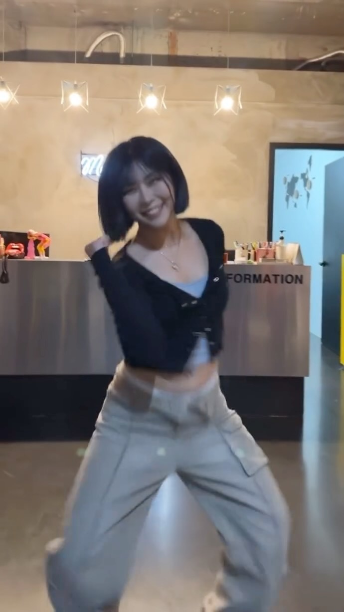 행복 바이브 😗

#reels #reelschallenge #fyp #likeido #likeidochallenge #dancer #댄서 #릴스 #챌린지 #릴스챌린지