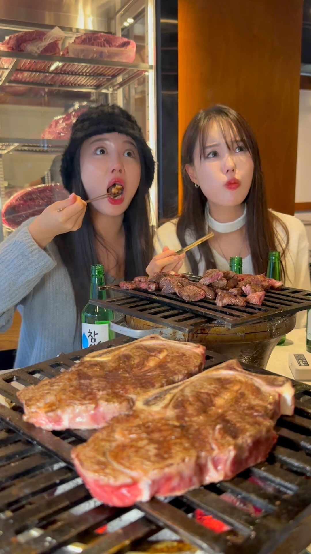 강남 #서대살구이 찐맛집 #백송청담점 

Cheongdam Korean beef restaurant in Seoul
Baeksong Korean Beef with Special Food and Space

한우짝갈비를 전문적으로 표현하고 
오직 백송에서 맛볼수있는 특별한 ’서대살구이‘

펄펄끓는 가마솥의 육쫄과 육계장
새콤하고 감칠맛나는 오이소박이국수
구수한 촌된장에 된장술밥까지
다양한 사이드를 맛볼수있는 곳🥹

백송한우는 한우갈빗집의 효시인 
1920년대의‘탄막’을 재구성한 
소고기실비집입니다 👍

한우짝갈비를 전문적으로 표현을 하며 
백송만의 특별한 서대살을 선보이고있습니다 
한우로 기반으로한 육개장과 된장술밥또한 
백송‘만의 색으로 구성하였습니다 

20여개의 프라이빗 룸도 보유하고 있는곳 ☺️
특별한 날 , 모임장소로 추천드립니다 😍

✅ 상호 : 백송한우
✅ 주소 : 서울 강남구 도산대로100길 13 1, 2층

#먹쩡_청담 

#백송한우 #한우맛집
#허영만의백반기행 #청담맛집
#대전오마카세 #한우오마카세
#강남맛집 #청담한우맛집 #강남한우맛집
#청담백송한우 #청담회식 #강남회식