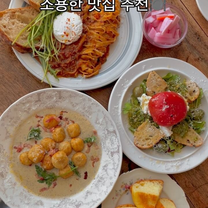 🎄연말에 가기 좋은 조용한 식당 찾으신다면 당장여기‼️

서울에서 1시간 30분이면 도착하는 거북섬 근처 르플로

음식 완벽 ,뷰 완벽,분위기 까지 모두 완벽 한 식당✨

사람도 많이 없어서 정말 조용하고 힐링하면서 여유롭게 식사했어요 🍽♥️

아직 크리스마스,연말 어디로 갈지 못 정하신분들 추천해요♥️

🏠르플로 @_leflot_ 
📍 경기 시흥시 거북섬4길 6 디오프라자 207호
🚗주차 가능 무료
▪️ 근처 가볼만한곳 : 바다,오이도 , 인천 아울렛 

#인천맛집 #인천크리스마스 #거북섬맛집 #오이도맛집 #연말데이트장소 #크리스마스식당추천 #서울근교데이트 #인천아울렛맛집 #크리스마스선물 #크리스마스이벤트 #연말파티 #연말모임장소 #르플로 #서울근교맛집 #뇨끼맛집 #인천데이트코스추천 #인천데이트장소 #안산데이트