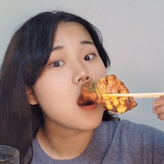 달짝지근한 "참숯치즈양념구이" 에 우동사리 추가 거기에다가 치밥으로 마무리까지!? #훌랄라 #훌랄라두정점 #훌랄라치킨 #참숯#참숯바베큐치킨 #야식 #배달 #추천 #협찬 #참숯치즈양념구이 #천안 #치밥은진리 #사리추가필수 #맛집 #숨맛