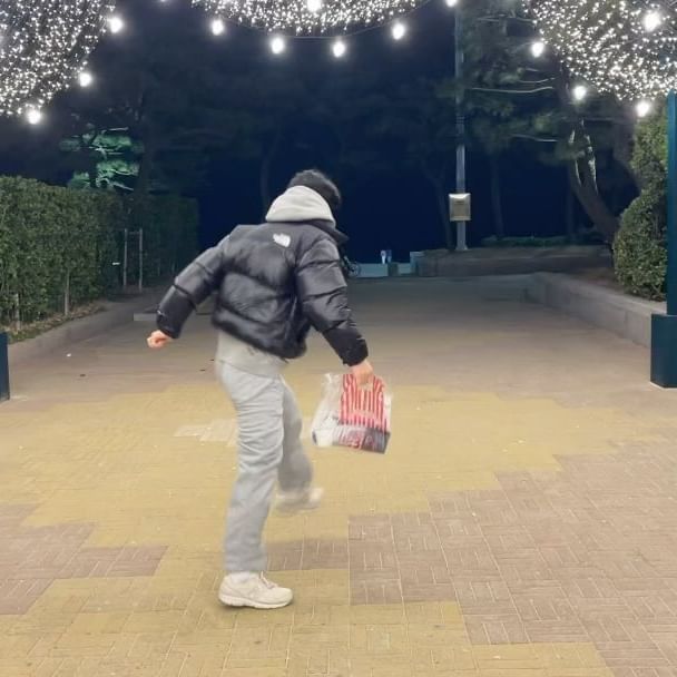 유행에 뒤쳐질 수 없지. 

#낮잠자고기분좋은어른이
#슬릭백