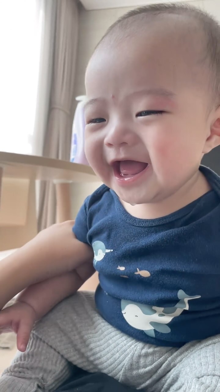 형아 얼집가고 왕땡깡한번쓰고
시뻘게진 눈으로 엄마랑 놀기

#울다웃다울다웃다 

힘들고 지쳐도 
잇몸웃음보면 또 #사르르 녹는중 (ღ˘⌣˘ღ)

언제크나싶다가도
집중적으로 케어를 못해주니 
혼자 알아서 쑥쑥 큰거같고 
#감사해 ♥ 

⠀⠀⠀⠀⠀⠀⠀⠀⠀ 

⠀⠀⠀⠀⠀⠀⠀⠀⠀ 

⠀⠀⠀⠀⠀⠀⠀⠀⠀ 

⠀⠀⠀⠀⠀⠀⠀⠀⠀ 

⠀⠀⠀⠀⠀⠀⠀⠀⠀ 

#둘째아들 #예쁜모습남기기