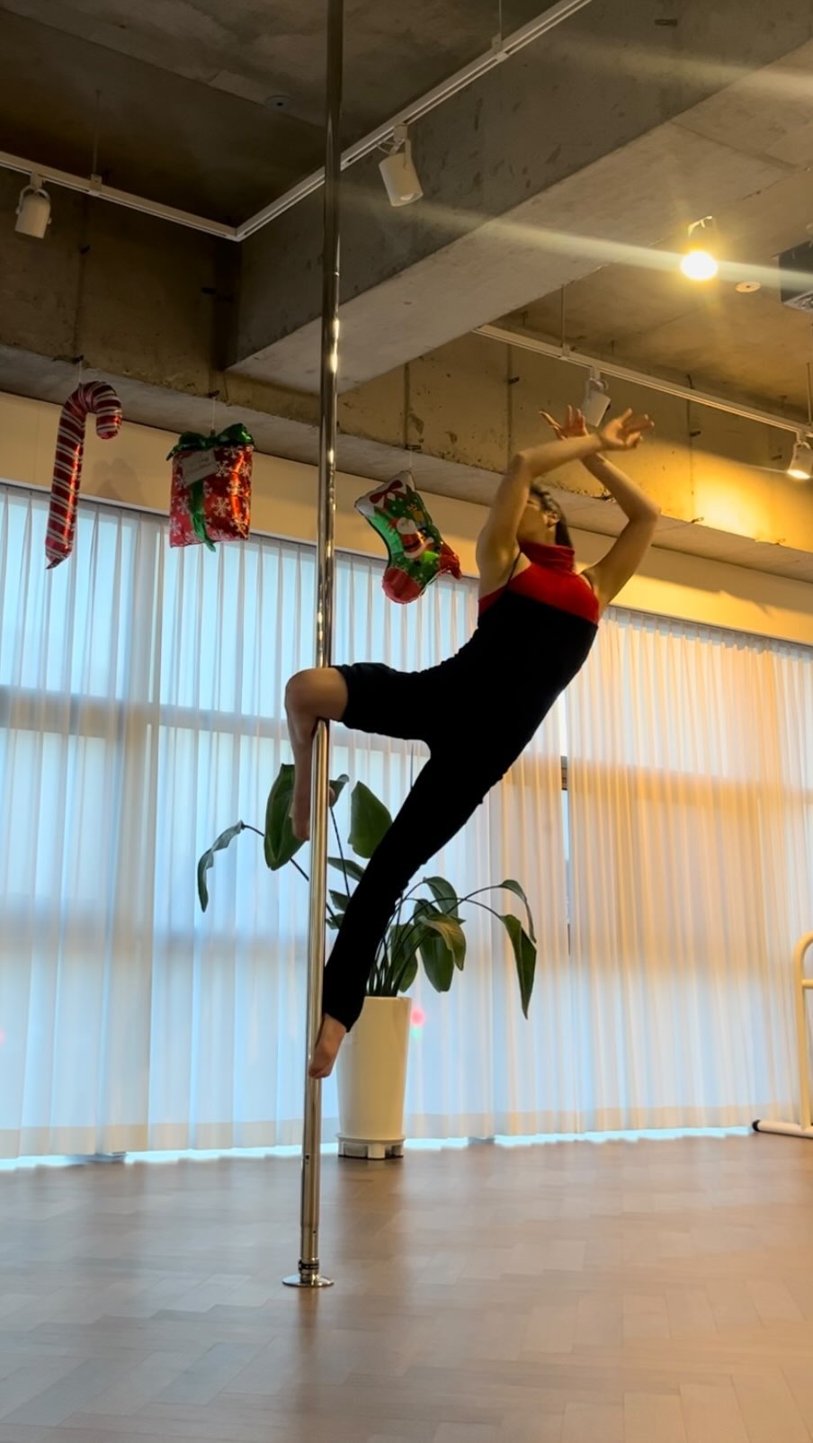 우선 탈탈 털어내쟈 묵은지~.~❄️

#pdcupid 
#pdshape 
#pdcombo 
#poledance
#엘핀폴댄스 

🧚‍♀️엘핀폴댄스🧚‍♀️
✨중앙역에서 도보 7분
✨X-POLE 정품 / 유럽 정품 루핏폴 총 9대
✨3.8m 높은 층고, 통창으로 들어오는 자연광
✨냉난방기/바닥난방 완비
✨스튜디오 메이트 어플이용=자율수강제
✨90분 무료주차
✨개인락커 & 샤워실 구비
✨고잔1길 76 2층 205호,엘핀폴댄스
☎️010.9669.1991
💌인스타 DM