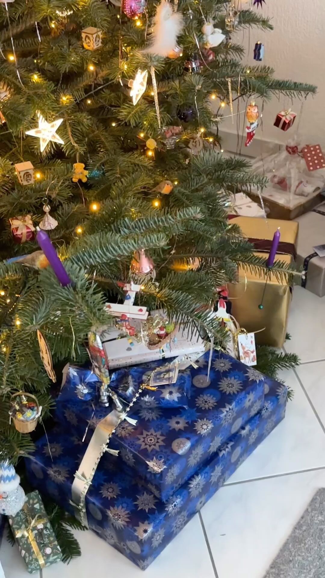스위스🇨🇭에서 보내는 크리스마스🎄

친구네 본가 크리스마스 파티에도 초대받아
찐 크리스마스를 즐기고 왔다💚

친구네 부부 덕분에
크리스마스 즐기를 법 제대로 배움🙈

Merry christmas！