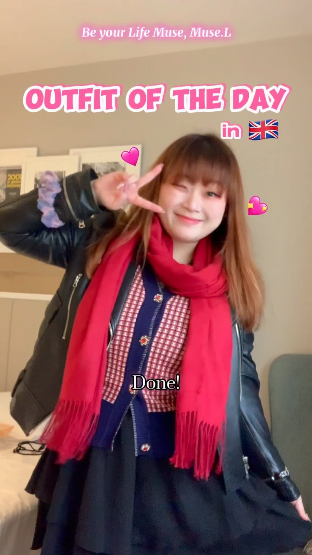 #뮤젤_영국 OOTD 추천! 
9월 말 영국 날씨는 반팔 이너 + 레더 자켓 아우터 조합으로 다녀도 충분한 날씨였어요! 아침에는 조금 쌀쌀했고 점심쯤에는 약간 더울랑 말랑할 정도!

이런 날씨에 가장 좋은 패션 아이템은! 🖤라이더자켓🖤 저는 ’영국‘ 하면 레드! 컬러가 떠오르더라구요❣️
국기에도 레드포인트, 2층버스나 특히 전화박스도 레드 컬러!

영국OOTD로는 레드포인트에 네이비컬러가 함께 있는 트위드 느낌의 반팔 가디건에 영국의 chilly weather과 잘 어울리는 레더자켓을 매치했어요! 영국느낌 낭낭하니 영국 거리 분위기가 잘 어우러지는 컬러의 착장이었다고 생각해요!

💭🤔여러분이라면, 영국 여행 때 어떤 옷을 매칭하고 싶나요?

At the end of September, the weather in the UK was perfect for a combination of a short-sleeved inner cardigan and a leather jacket as outerwear! It was a bit cool in the morning, and around lunchtime, it was just warm and cozy enough.

On days like these, the best fashion item is undoubtedly the 🖤rider jacket🖤. When I think of ’the UK,‘ the color red comes to mind. The national flag has red accents, and even iconic elements like double-decker buses or especially phone booths evoke the image of the red color!

So for my UK OOTD, I paired a tweed-like short-sleeved cardigan with red accents and navy color, along with a leather jacket that suits the chilly weather in the UK. It created a stylish outfit that captures the romantic atmosphere of the UK streets, blending well with the overall vibe.

💭🤔If it were you, what outfit would you choose for a trip to the UK?“ 

#uk #traveltheworld #travel #england #london #ootd #fashion #vlog #오오티디 #패션 #여행 #브이로그