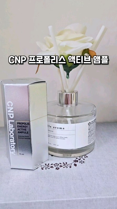 #협찬 CNP 프로폴리스 액티브 앰플

24년 청룡의 해를 맞아 피부 미인으로 새롭게 태어나기 위한 뷰티 꿀템 추천❤️ 영양보습케어가 필요한 분들께 강추‼️

✔️ 프로폴리스 추출물 함유로 풍부한 영양과 보습감
✔️ 끈적임 없이 즉각적으로 피부 속으로 스며드는 흡수력
✔️ 민감성 피부도 사용가능한 영양보습 케어 앰플
✔️ 피부 진정은 물론 자연스러운 광채 표현까지
✔️ 피부를 건강하게 지켜줄 뷰티템으로 추천
.
.
.
#CNP #더마연구소 #CNP_더마연구소 #처방이_화장품이되다 #차앤박 #인생템 #보습 #프로폴리스 #에센스 #앰플 #프로폴리스에센스 #프로폴리스앰플 #꿀광 #기초케어 #기초화장품 #기초부스터 #skincare #propolis #propolisessence #kbeauty #cosmetics #cnplaboratory #dermacosmetics