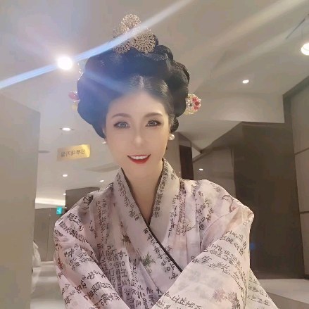 궁중코리아 어워즈~
대한민국을 빛낸 자랑스러운 문화예술대상
한류월드스타 궁중코리아 한복패션

#더리버사이드호텔
#영지한복
#김성애대표
#한류월드스타
#궁중코리아
#차혜숙총회장
#bbm
#bbm_c
#19차모임

한복입고 셀카놀이중 ~♡♡♡