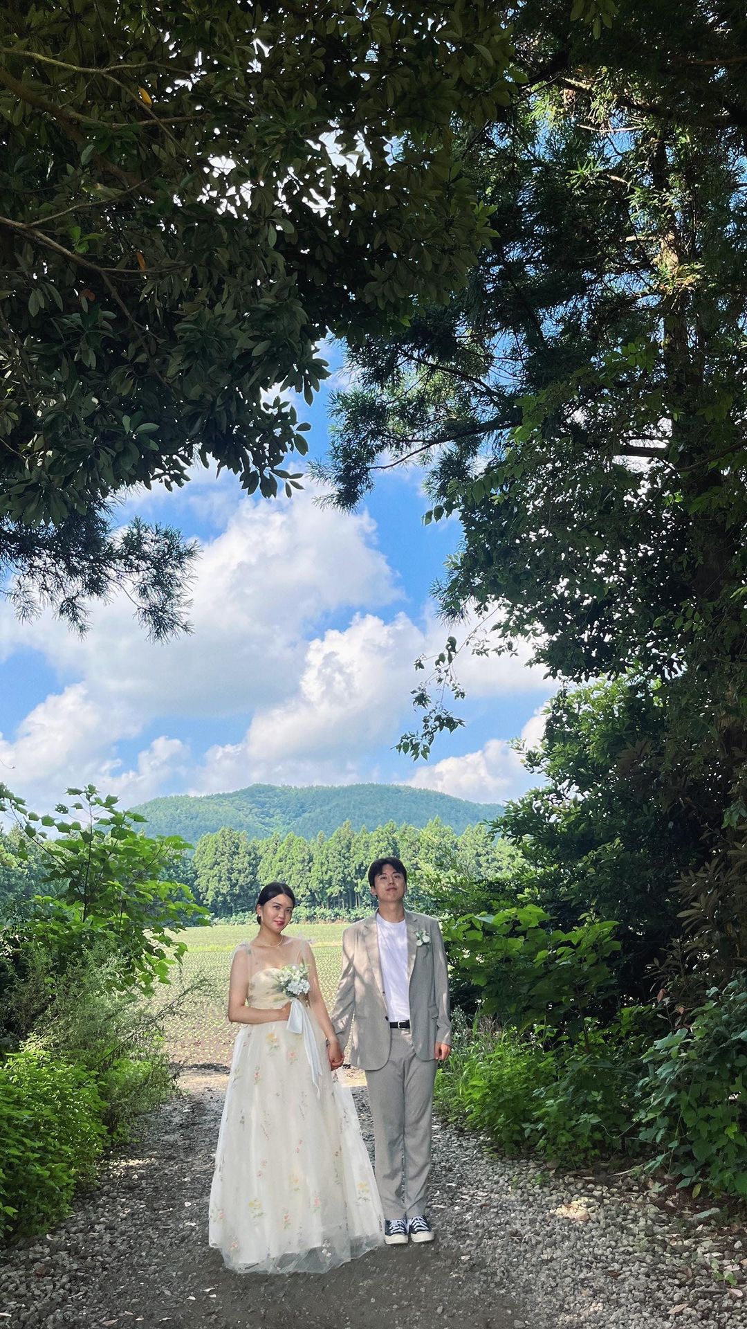 제주 셀프 웨딩 프로젝트,, 성공적🤍🕊️
고생해주신 두 킹갓 작가님들께 무한 감사를☺️
(결혼 한참 남음 주의..ㅋ)

#웨딩릴스 #제주셀프스냅 #제주웨딩스냅 #웨딩스냅 #제주스냅 #jejutravel  #wedding #weddingreels #reels #reelsinstagram #reelsvideo #weddingsnap #weddingphotography