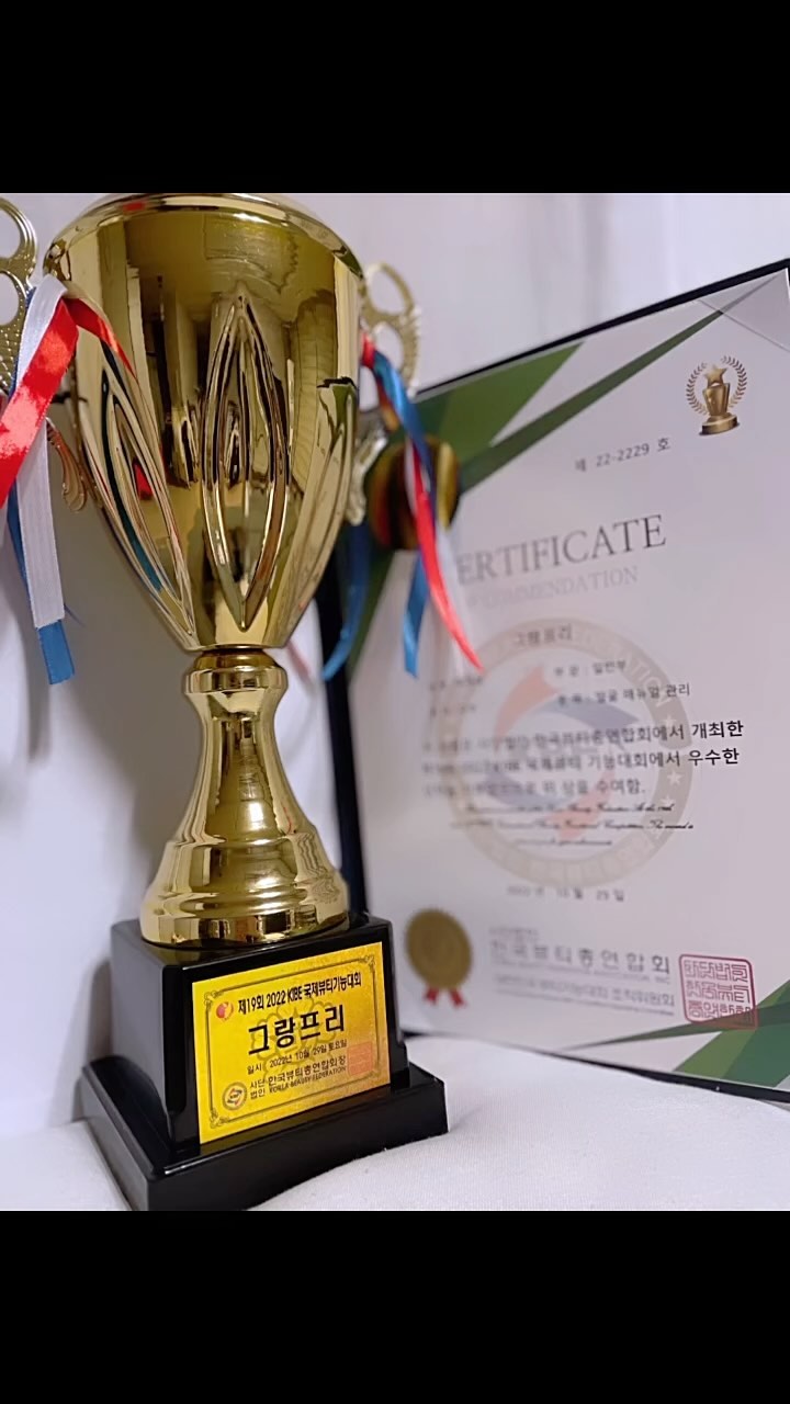 계획했던 목표 완성! 아쉬운게 반이지만
이번 한해 나름 열심히 산 나 자신에게
칭찬을 😭 
새해에는 행복하쟈 새로운 도전!
#한해동안 🎈
#고생한
#우리모두에게
#뜨거운 #박수를

#일상#자격증#대회#상장
#2024#새해#목표#화이팅
#해피뉴이어 #life
#좋반 #좋아요그램 #선팔 #맞팔