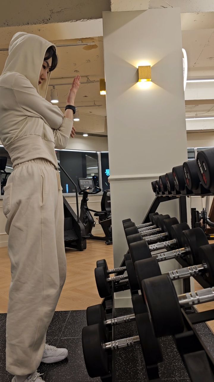 우리 사이 좋았잖아🥹
다시 시작해보자...🏋🏋‍♀️🏋‍♂️
.
.
.
.
.
⭐️상담문의⭐️
KAKAO:momosh1
📲 010 - 4759 - 9299
☎️ 031-755-0360
DM, 전화문의 환영 👍👍

📍위치: 경기 성남시 중원구 3214번지
이니스프리 건물 5층

🗓️운영시간: 평일 09:00~ 23:00
  토요일 10:00~ 18:00
  일요일, 공휴일 휴무

1️⃣ 모란역 유일 1,2호점 운영센터
2️⃣ 럭셔리 호텔 인테리어
3️⃣ 프라이빗 개인 샤워실 
4️⃣ 물리치료사 및 다수 자격증 선생님
5️⃣ 개인 생수 제공

#모란 #모란역 #문스짐(Moon's_Gym) #모란헬스장 #모란헬스 #모란피티 #모란역헬스장 #모란역pt #문스짐 #운동 #다이어트 #성남헬스장 #모란PT #모란역헬스 #성남헬스 #성남PT #모란역피티 #모란문스짐  #모란맛집 #벤치프레스 #바디프로필 #모란술집 #성남바디프로필 #모란바디프로필 #파워리프 #문스짐피티샵 #모란카페 #모란역맛집 #문스짐2호점