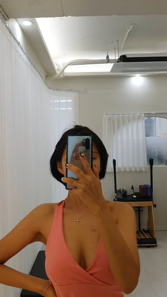12월 눈이와도 필라테스는 빠질수 없쥬♡
#오필완 @flow.in_pilates 크리스마스 분위기 뿜뿜!! 
올해 그무엇보다 
내 몸과 마음을 엄청 건강하게 만들어준 필라테스 !! 
내년에도 꾸준하게 운동해야지~~
내년에는 지금 보다 더더더 건강해져야징♡
.
.
#재활치료 #필라테스 #오필완 #강남역필라테스 #플로우인필라테스 #근력운동 #스트레칭 #운동하는여자
#아만자일상