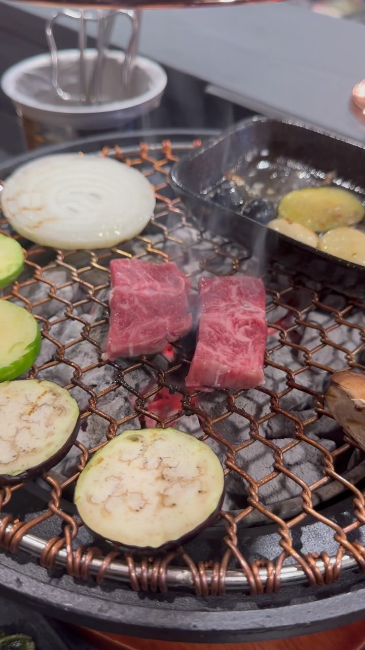✨ 구의규 구의본점 
 인테리어도 고급 지고 고기도 맛있고
직원분들도 다 너무 친절하셔서 
연말이나 특별한 날 모임 하기에도 좋을 것 같고
데이트하기에도 좋은 식당이었어요.
저희도 덕분에 즐거운 주말 저녁 되었네요 !
구의동 소고기 맛집 찾고 계시다면 구의규 구의본점 추천합니다 ☺️

#구의역소고기 #구의역맛집 #구의역고기 #구의맛집 #구의동맛집