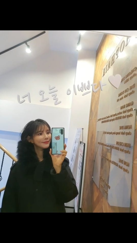 얼마만에 펌이야~~ 
이제 파마도 가능하다고해서 얼릉왔쥬🤗
뿌리펌만할까했는데🤔
@chop_dain 
금손 부원장님 추천으로 전체 펌했지모야~

완전 내가 원하던 그느낌 그대로♡
너무~~~ 맘에 들어서 기분업업!!!
.
.
#다인부원장 #단발펌 #단발스타일 #CHOP헤어 #신논현점