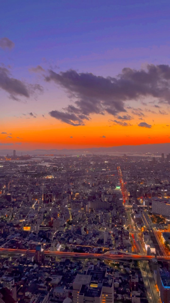 Love sunset 🌇❤?️ /📍Osaka Harukas 300🇯🇵
노을이 예쁜 날엔 무조건 가야하는 곳🥹
일몰 직전에 도착하면 볼 수 있으니 무조건 추천!!!!!!!!!
.
.
.
#오사카명소 #여행지추천 #오사카여행 #일몰명소 #노을 #여행에미치다 #일본감성 #sunsetphotography #sunsetlovers #osakatravel #osakajapan #japantravel #sunsetgram