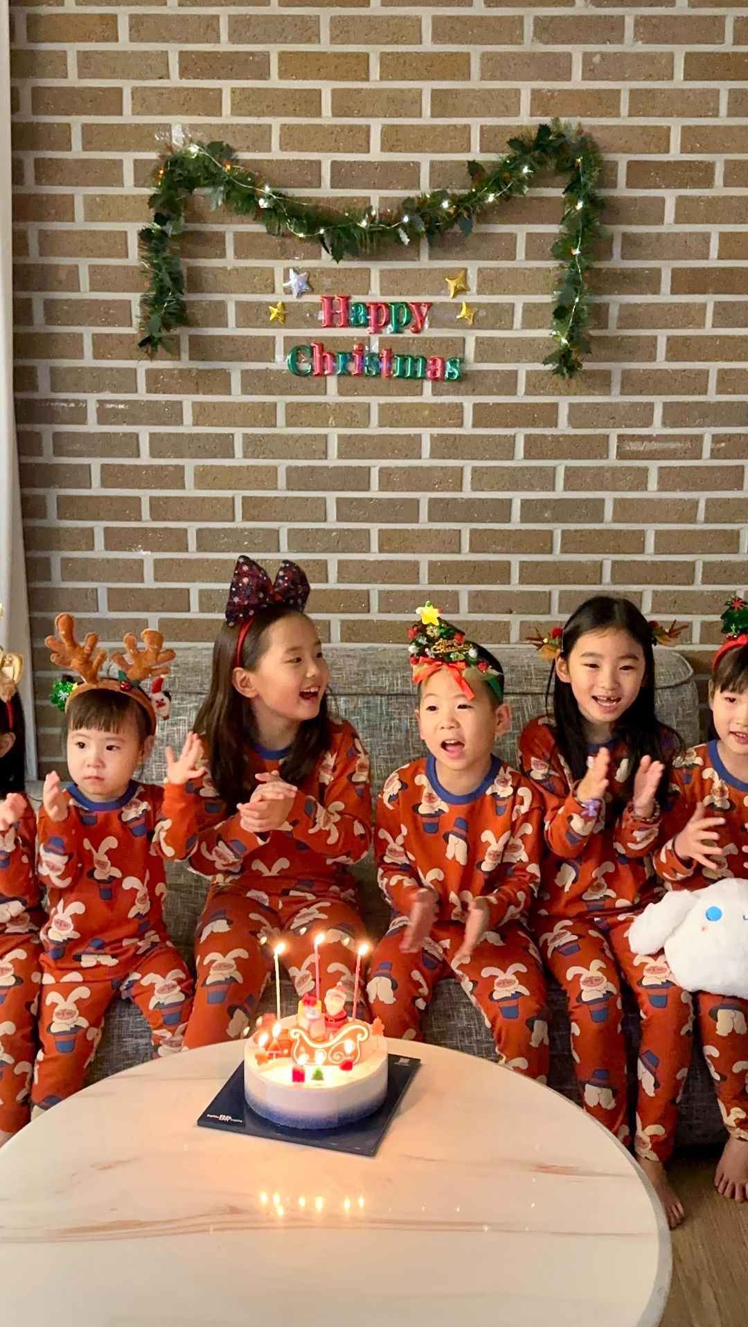❤️Hᴀᴘᴘʏ Cʜʀɪꜱᴛᴍᴀꜱ❤️
우리가 함께하는 4번째 크리스마스🎄
올해도 여전히 즐거웠습니다🫶🏻