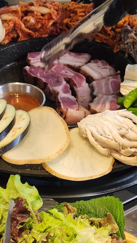 요즘 핫한 고기집 난로회담 저도 다녀왔습니다. 
한옥 인테리어로 꾸며져 있어 데이트 장소로 추천합니다 👍

✨️ 웨이팅이 있을 수 있으니 캐치테이블 이용하시면 편해요. 
🥩 전립투 한판 58,000 🥩

✔️난로회담
✔️부산 기장군 장안읍 상장안2길 6-10 1층 난로회담
✔️0507-1496-8807

#기장데이트 #기장데이트코스 #기장고기집 #기장고깃집 #난로회담 #한옥고기집 #부산이색고기집 #고기집추천 #부산데이트 #부산고기집추천