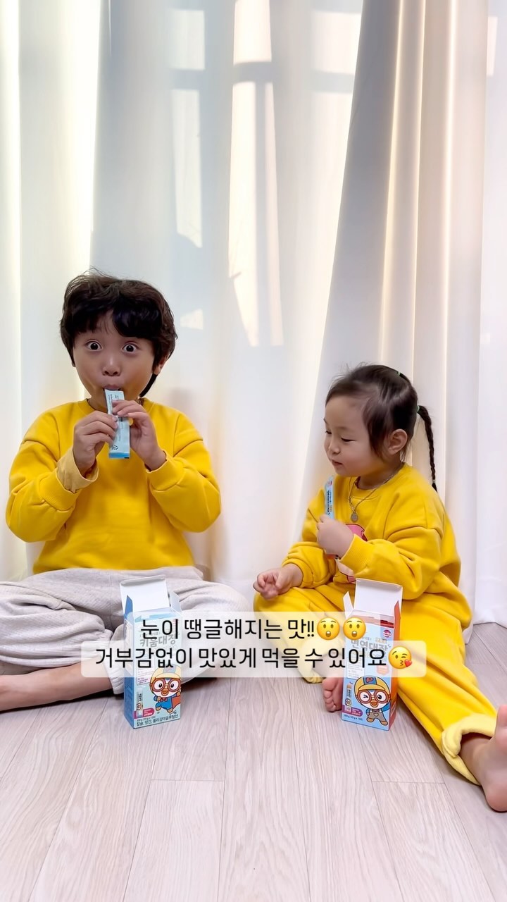#협찬 X @taeyanglh

영양제 챙겨먹어야 하는건 알지만,
왜 이렇게 꾸준히 먹기 힘들죠?😢😢

✔️뽀로로 면역대장 & 키움대장은
아이들이 먼저 찾는 맛있는 비타민 젤리인데요💊

티비 광고로 해당 제품을 먼저 접한 화니주니는,
제품 보자마자 ‘어? 광고에서 본거다!’ 하며 알아보더라구요🤭🤭

아이들이 좋아하는 뽀로로 캐릭터에
오렌지맛🍊 요거트맛🥛 나는 젤리스틱이라
거부감없이 맛있게 먹으며 필수 영양소를 챙길 수 있어요〰️

화니주니도 먹고 눈이 땡글!해져서 더 먹고싶다고 했는데요😆😆
아이들이 먼저 찾는 맛있는 영양제❤️
잘 챙겨먹고 면역력 업업! 시켜주자구용😎😎😎

 

#협찬 #면역대장 #태양생활건강 #어린이아연 #면역력높이기 #육아필수템 #어린이영양제 #젤리비타민 #어린이영양제추천 #뽀로로영양제 #뽀로로비타민 #건강기능식품 #키움대장