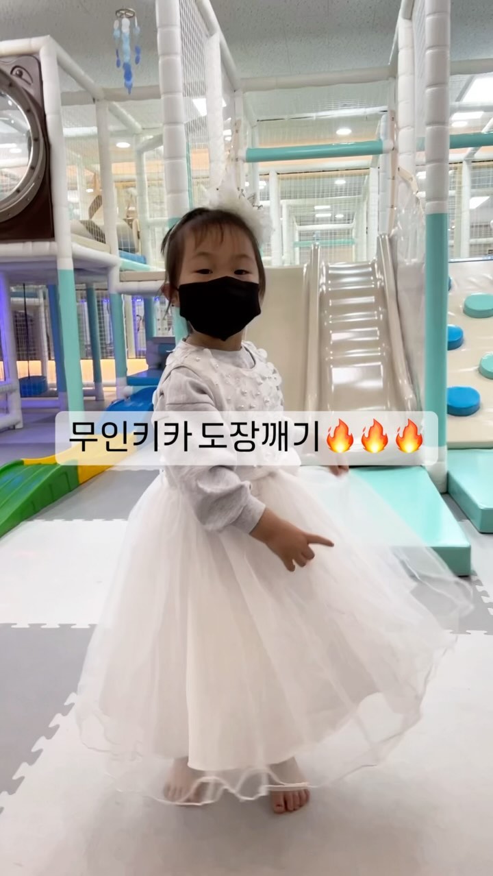 5시간이 순삭되는 마법🔥
평택에 있는 무인키카는 다 다니는 것 같네🤭🤭🤭
나랑 키카투어 하실 분 여기여기 붙어라〰️

 
📍우리끼리 아쿠아마을 평택비전점 @uriggiri_kijeukape
📍30분 기준 평일 13000원, 주말 20000원
📍건물 지하주차장 주차가능
📍정글짐, 트램폴린, 코스튬의상, 각종 장난감, 파티소품 등 구비완료
📍인원수 제한없음👍🏻👍🏻
📍미니 매점 운영으로 간단한 간식 구입가능.
📍같은 층 바로 옆 작은 북카페가 있어서 보호자 커피 구입가능.
📍음식 포장 및 배달 가능. 단, 쓰레기 분리수거 필수!

우리끼리 이용하는 전체 대관 키즈카페여서,
그 누구의 간섭이나 터치없이 편안하게 마음껏 놀 수 있어요😊
여럿이 모인다면 무족권! 가야하는 #무인키즈카페 외않가?

 

#평택키즈카페 #평택무인키즈카페 #평택대관키즈카페 #키즈카페대관 #우리끼리키즈카페 #우리끼리아쿠아마을 #키카투어 #키카뿌시기 #내돈내산