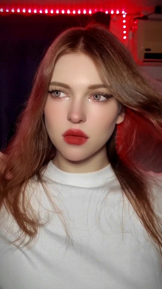 즐겨 babe babe don't test me oh no
Babe babe don't get me wrong🍬❤️‍🔥

#redhair#redcolor#makeupvideo#makeuptransition#lifeinkorea#korea#외국인모델#redhairmodel#homeshooting#contentcreator#contentcreatordaily#makeupcreator#koreablogger#жизньвкорее#корейскаякосметика