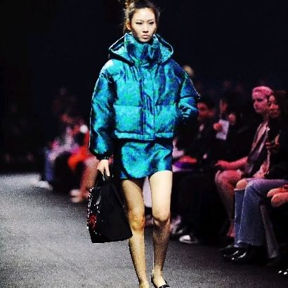 2018 Paris fashion show에서 유일하게 k_의상과 K_슈즈로 만나 프레젠테이션 쇼함께 빛났던^^
2023 F/W Seoul fashion week 까지 함께하게된 
브랜드 @maison nica

멋진쇼를 마친 앞으로의  행보가 더 기대 됩니다.

 의상 @maison_nica. X 슈즈 @ztone_daily 

폴더에만 🗂들어있던 사진들 쫌 꺼내 봐야겟다.

#fashionshowcollaboration
#showtime#2023fwseoulfashionweek@seoulfashionweek_official #ztoneshoes#즈톤슈즈#패션쇼슈즈#콜라보레이션 #collab
