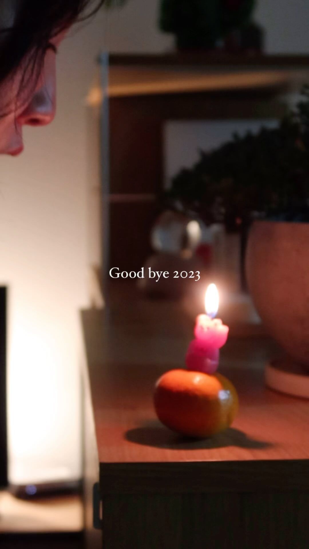 2023년 마지막 날.
많은 일이 있었던 올해. 다사다난했던 해이지만 각자 자신을 돌아볼 수 있는 소중한 시간이었어요. 그래서 더욱 내년이 기대됩니다.
⠀
내년을 준비하면서 3월까지는 제주에서의 생활, 4월에는 우리의 결혼식과 이탈리아 신혼여행. 그리고 새로운 매장 오픈까지 다가올 모든 순간들이 설레고 기대되요. 차근차근 우리스럽게 나아가며, 내년에는 부부로서 함께 힘내보자!😊🫶🏻
⠀
⠀