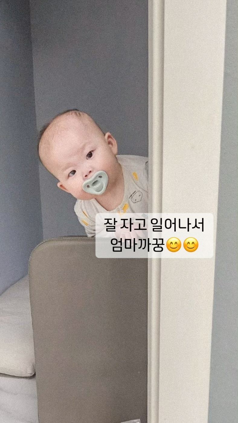 #엄마까꿍 

언제 이렇게 커서 알아서 척척 잘자고 잘 일어나고 
침대 끝자락에서 눈도 마주치고 아침 모닝인사에 장난까지
침대 끝자락에서 떨어질까 항상 조바심에 바닥에 베개까지 깔아둠
혹시 패밀리침대 침대가드 추천 해주세요 !