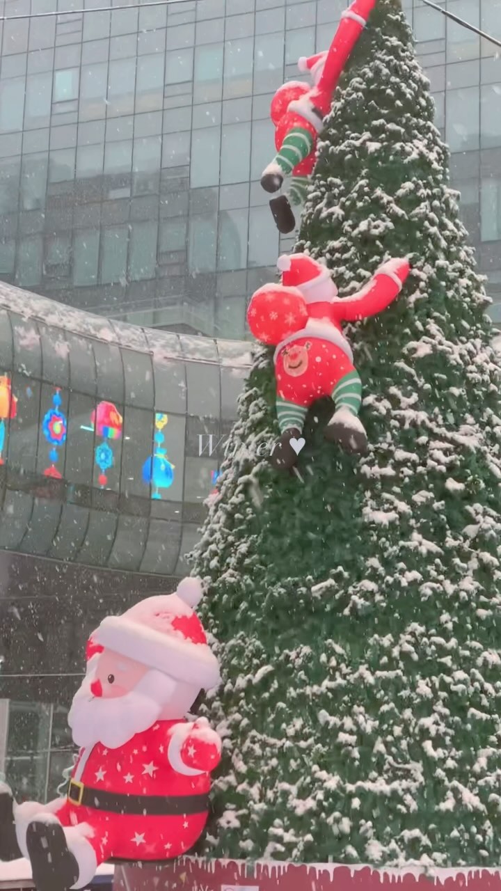너무 예쁜 12월의 어느 날 ❄🤍
#눈 #눈내리는날 #눈내리는풍경 #감성여행 
#여행스타그램 #눈사람 #reels #letitsnow