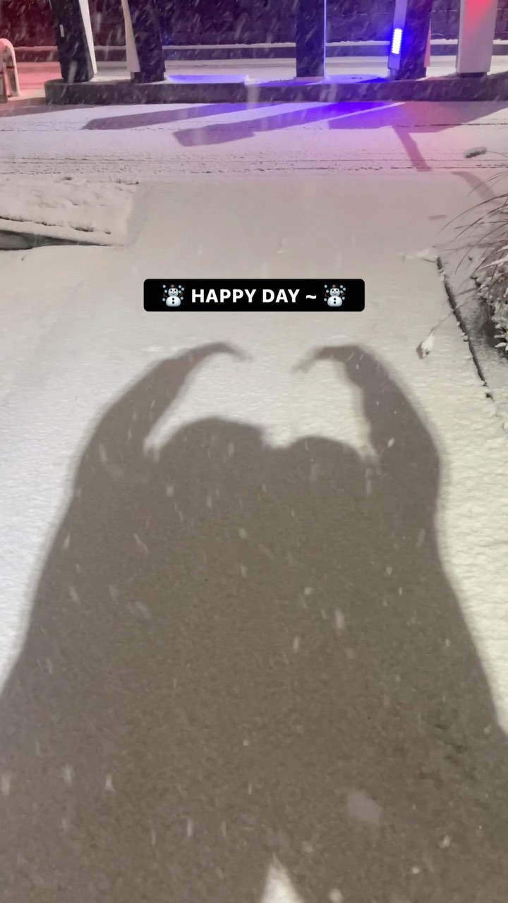 첫눈 ~☃️ 아이스크림 사러 나갔다 눈사람될뻔 .. ;