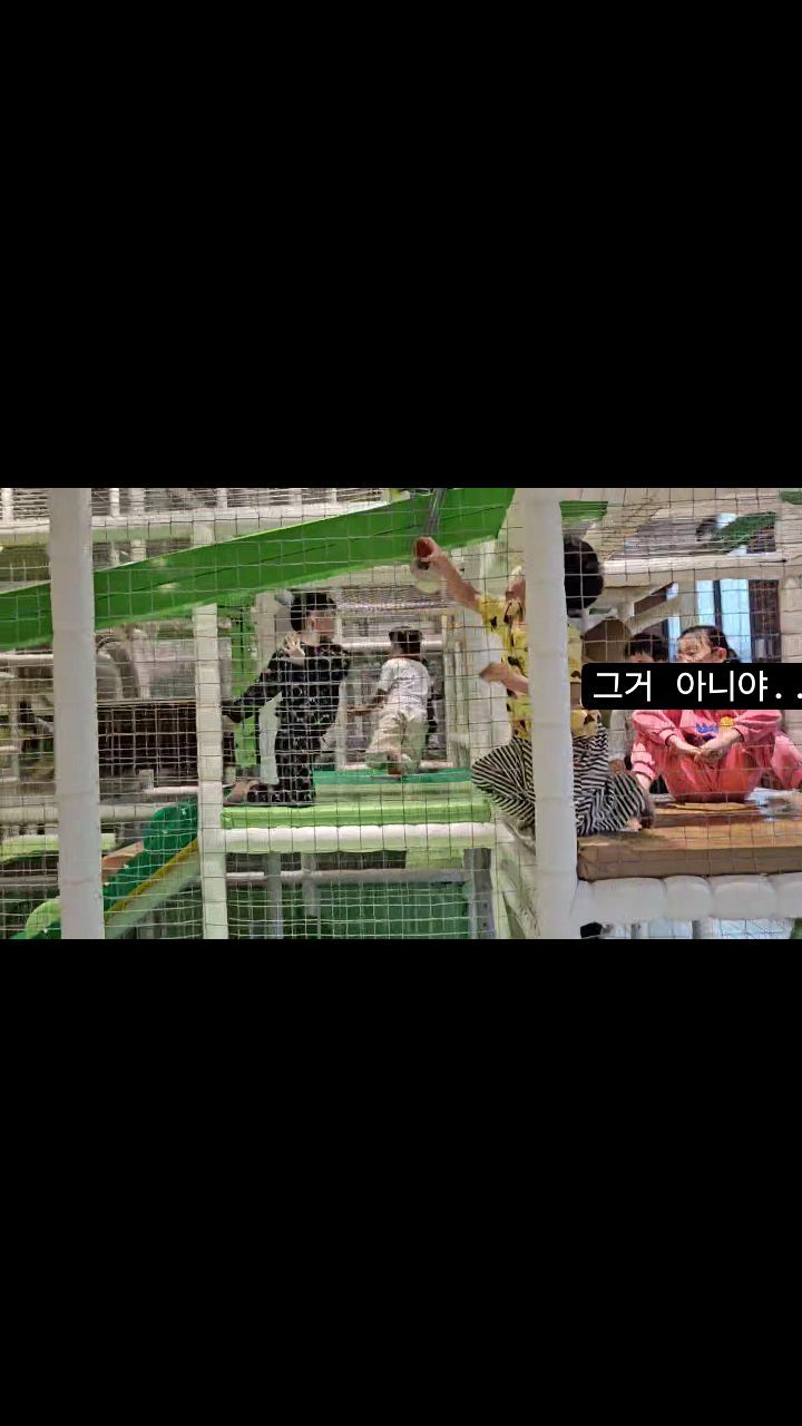 그거 그렇게 타는거 아니야...
그르지마...휴ㅠㅠ

아들은 다 이런걸까..나참..🥲

#아들아 #참아줘