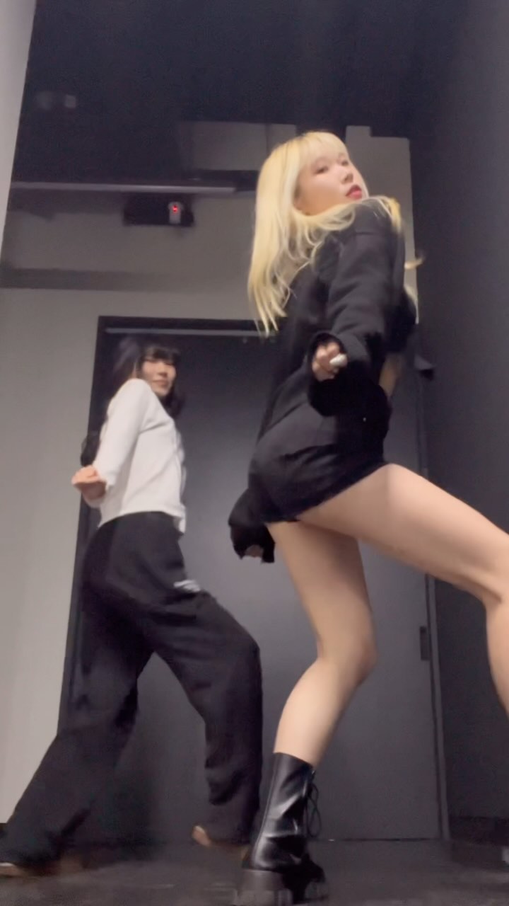 릴스는 5분컷 대기는 12시간,,⭐️

_ 
@viviz_official #매니악 #maniac #역주행 #들을수록 #중독 
#behindthescenes #dance #reelschallenge #maniacchallenge