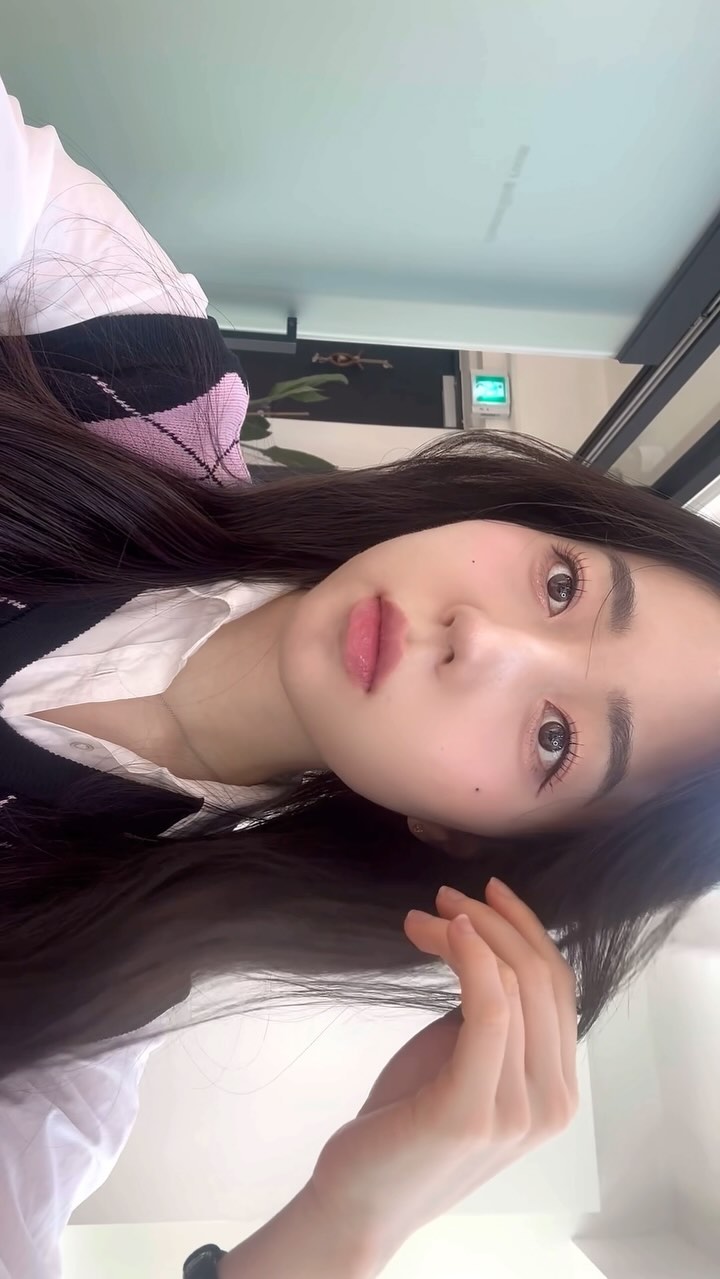 반짝반짝 핑크 메이크업🫧🫶🏻

💄@makeup_youjjung

#데일리 #데일리메이크업 #청담동메이크업 #메이크업 #뷰티모델 #메이크업모델 #릴스놀이 #selfie #makeup #kbeauty #reelslovers #pinklovers #dailymakeuptutorial #nofilterneeded