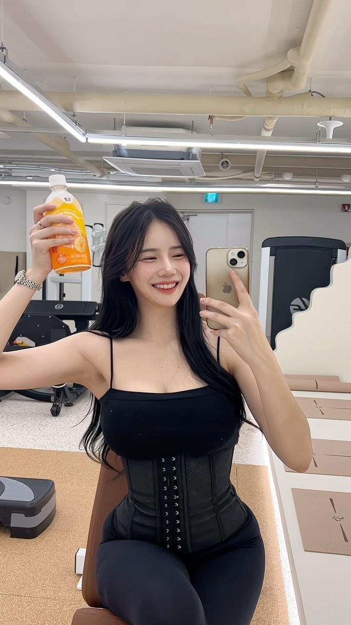 4초만 뺏어볼게욥.,..(੭˙ ˘ ˙)੭💕