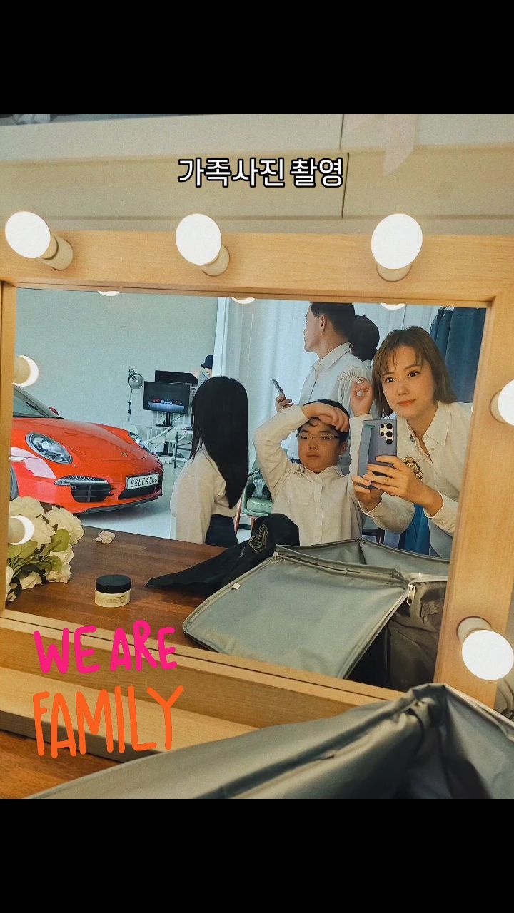 귀요미 조카들과 함께한 촬영
헤어샵이라도 다녀올 걸...
나의 못생김에 다시 한번 놀라게 된 날😭
#가족사진촬영
#스튜디오리윤 
#파주스튜디오
#사진스타그램