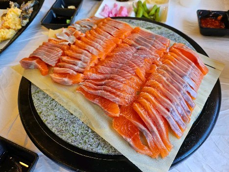 계절 보양식 송어회 먹어 보니 탱글탱글 연어회 보다
헐~맛나다^^ㅋ 색깔도 진하다^^ㅋ 송어 튀김 서더리탕  굿~👍입안에 바삭하게 살살 녹아요^^ 송어회는~ 저칼로리에 혈액순환에 좋은 음식이니~환절기 보양식으로 추전~💕 
ㆍ
ㆍ
#송어회#송어회맛집#양수리#양수리맛집#송어튀김
#서더리탕#두물머리#보양식#저칼로리#건강#식사
#환절기#환절기보양식#love#likelike#f4f#맞팔
#선팔#셀피#일상#좋튀#좋반