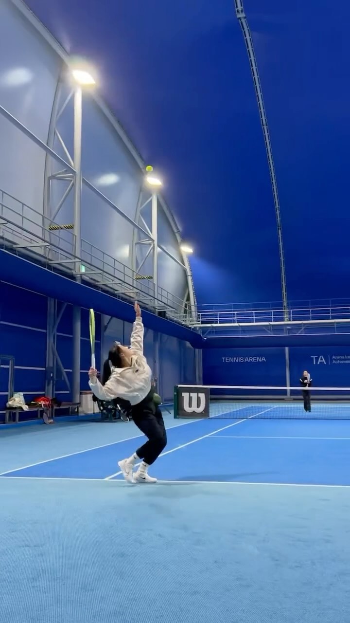 테니스 재밌네🎾 게임하고 근육통 온거 너무 오랜만이네요!! 마무리운동 잘 해줍시다:)