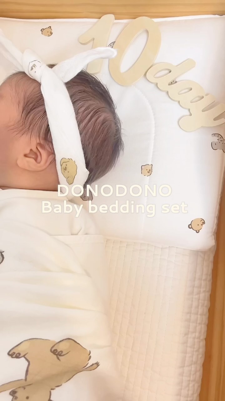 #도노도노협찬

벌써 유나와 함께 조리원 9일차👶🏻 시간이 순삭이에요!
오늘 외래진료도 봤는데 오로도 거의 없고 잘 아물어서
한달뒤에 정기검진 받으러 오라고 하셨어요 야호🩷

조리원에서 더 배워야 할 것 같은데 곧 집에 간다니 ㅋ🫢

조리원에서 너무 잘 쓰고 있는 도노도노 신생아 출산 준비 세트‼️
다들 너무너무 예쁘다고 칭찬 가득😃
특히 유나맘은 손수건 너무너무 잘 사용하고 있답니다

유나가 광광 울때에 베개를 뒤집어주면 듀로쿨로 시원해서
아가 열도 금방 내릴 수 있답니다👍

🏷️도노도노 신생아 출산 준비 세트
 🧸 태열 베개+뱀부 블랭킷+거즈손수건10P

🤎생후 1일부터 사용하는 신생아용 태열 베개
 ▪️신생아는 기도가 좁아 거기에 딱 맞는 낮고 편안한 높이 0.5cm
 ▪️사계절 태열 안심 앞면 뱀부쿨코튼 뒷면 듀로쿨로 엄청 시원해요
 
🤎찰랑찰랑 부드러운 실크촉감 뱀부 블랭킷
 ▪️건조도 빠르고 먼지도 없이 잦은 세탁에도 처음 느낌 그대로
 ▪️신생아때 속싸개로도 사용가능

🤎거즈 소프트 코튼 손수건
 ▪️촉감이 부드러워 연약한 아기 피부에도 안심
 ▪️입에 넣어도 안심인 무향광 코튼

제가 너무 잘 사용하고 좋아서 출산 예정인 지인들에게 
나중에 꼭 선물해보고 싶어요😍

.
.

🏷️𝓣𝓱𝓪𝓷𝓴𝓼 𝓽𝓸 @donodono_official 

.
.
